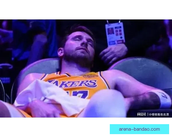 湖人以22胜6负成绩稳居前列 老詹称关键时刻冷静无压力